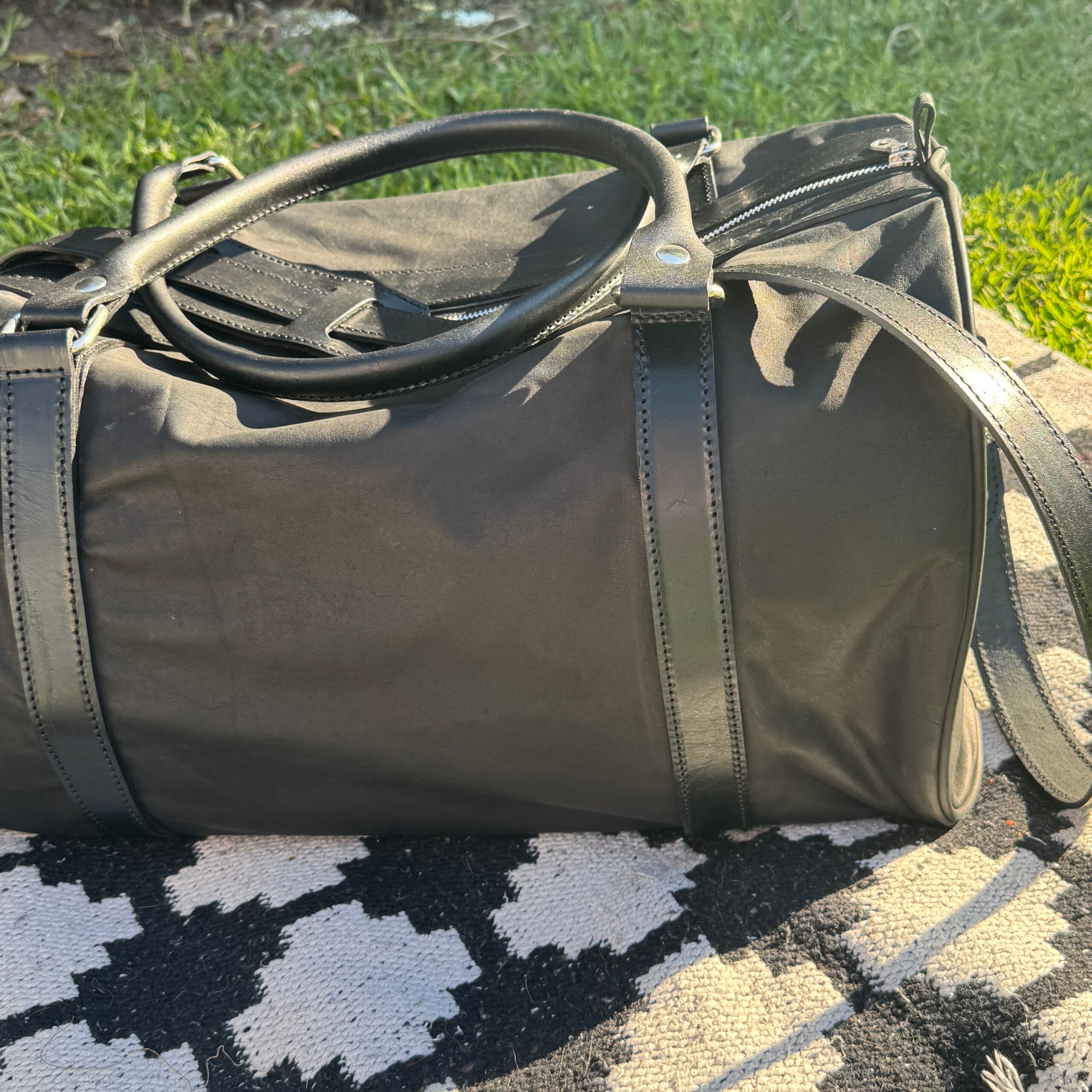 BOLSO-DE-CUERO-NEGRO3-scaled-1.jpg